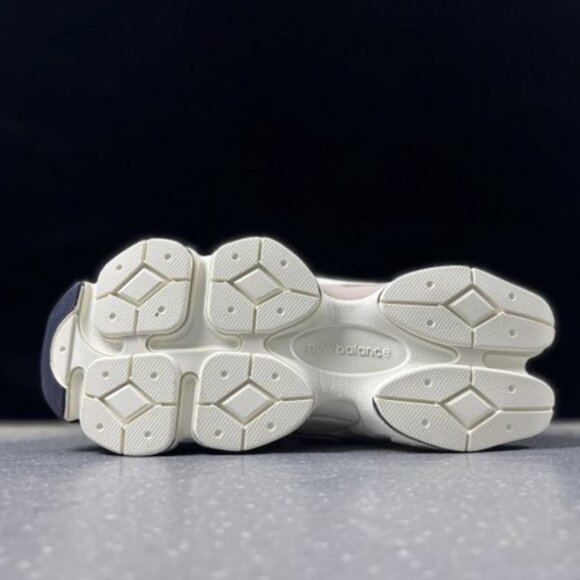 New Balance 9060 Grey Sneakers - Picture 4 of 6